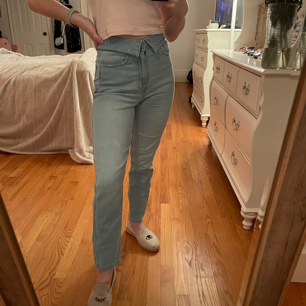 Hollister Ultra High Rise Mom Jeans